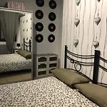 Elly House Apartman *