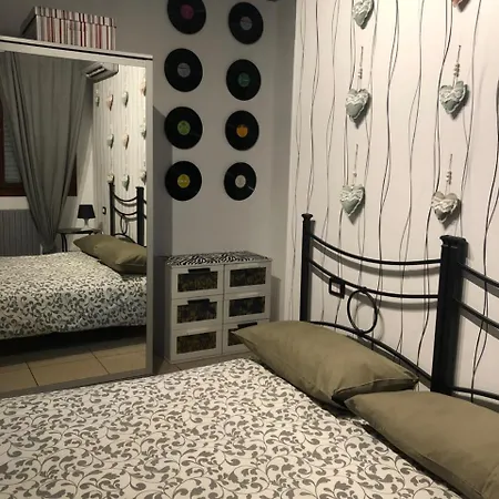 Elly House Apartment *